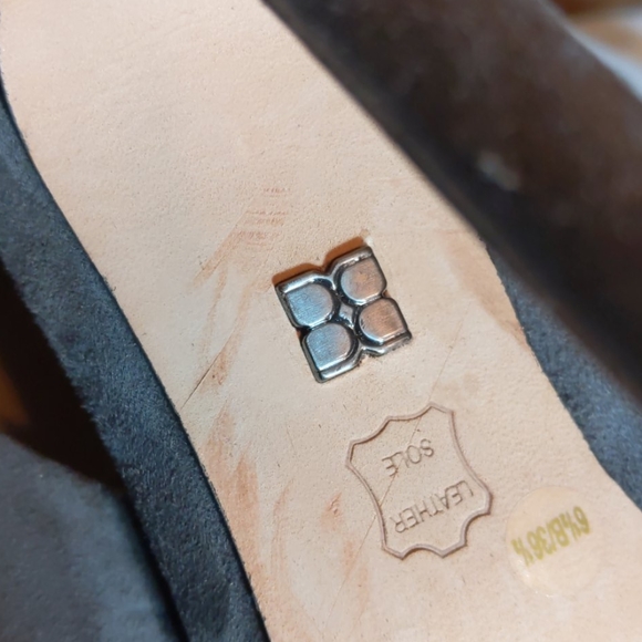 BCBGMAZRIA GRAY SUEDE PLATFORMS - Picture 7 of 12